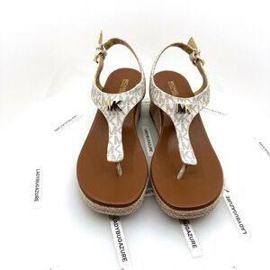 NWOB Michael Kors Women’s Off White and Brown Sandals Size 7.5